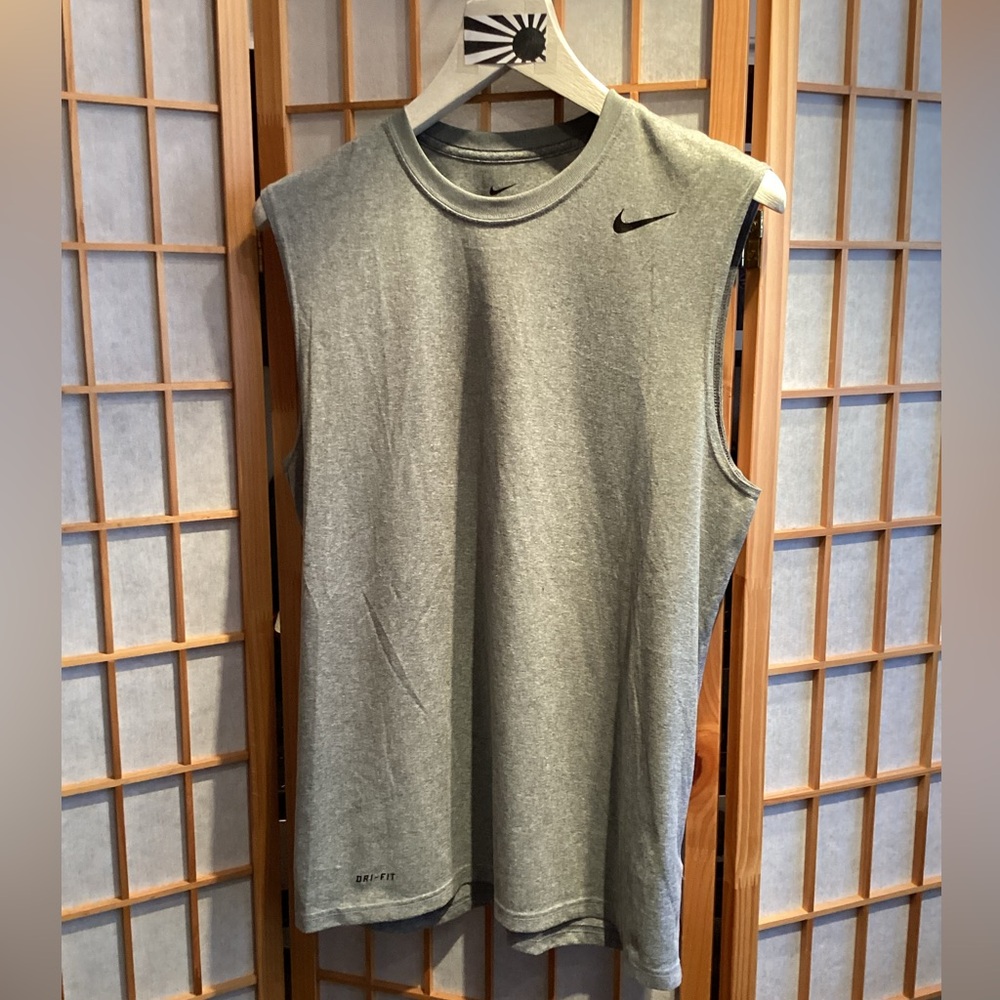 Nike Dri-FIT Legend Sleeveless T-Shirt 377778-063 Men's Size Medium
